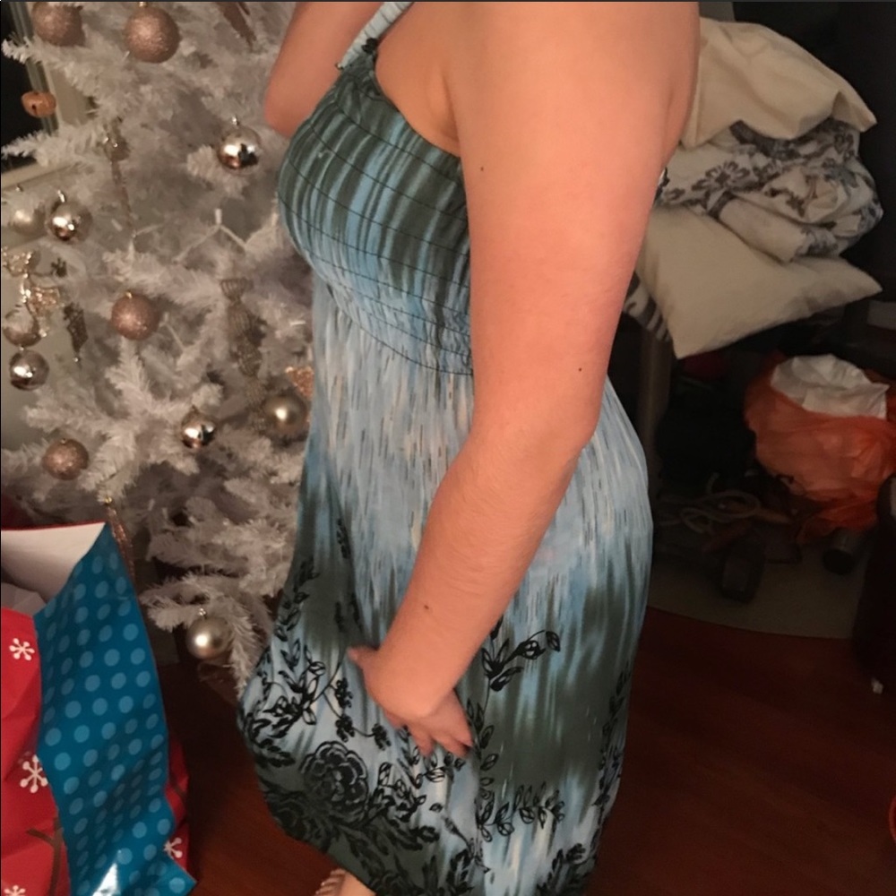 Halter Dress - Picture 3 of 6
